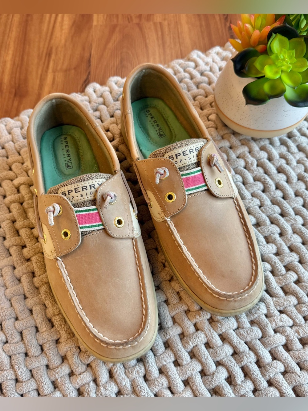 Sperry | Women's TOPSIDER® Rainbow Fish Boat Shoes | Tan | 8.5